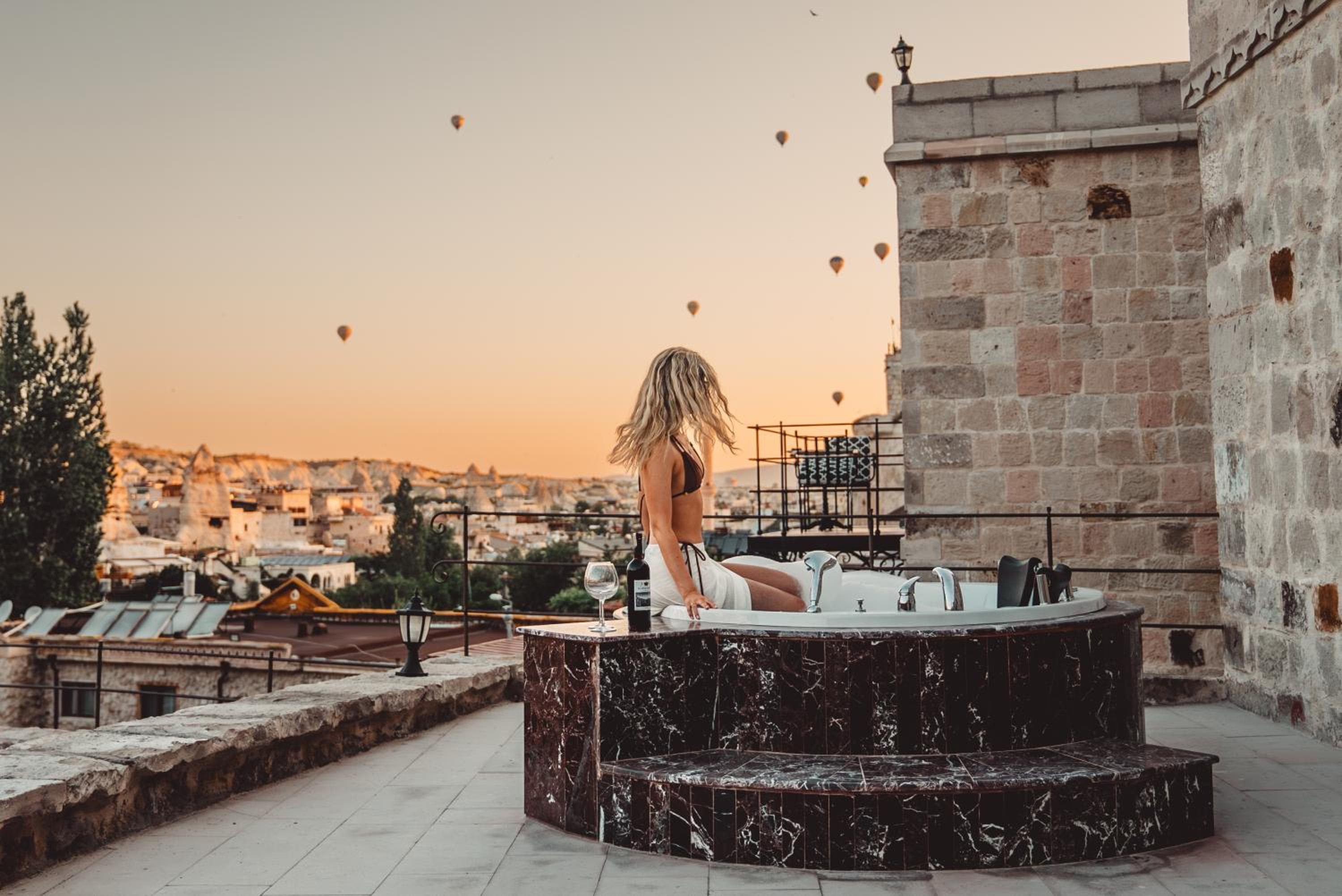 Secret Hill Cave Suites - Image 180