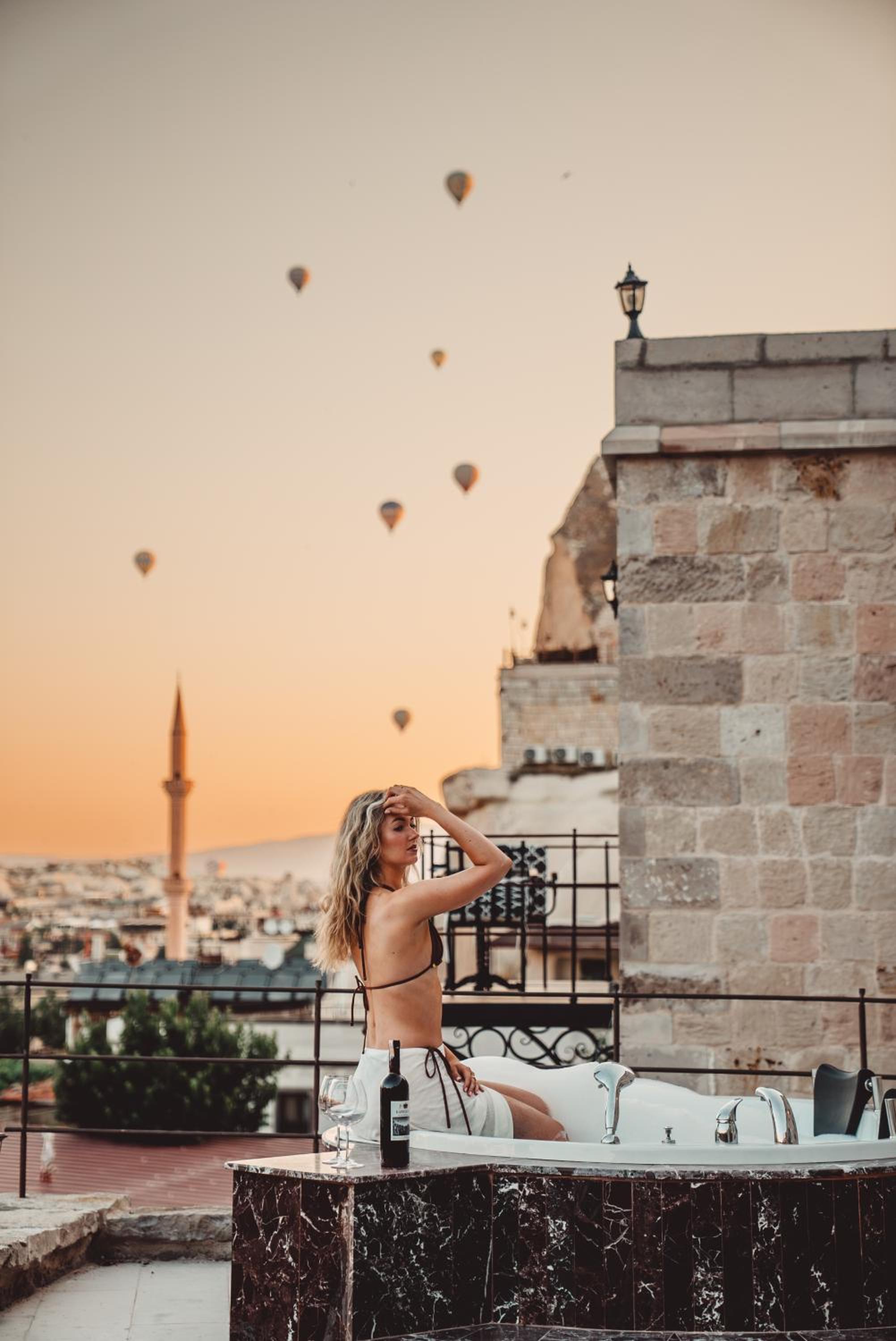 Secret Hill Cave Suites - Image 90