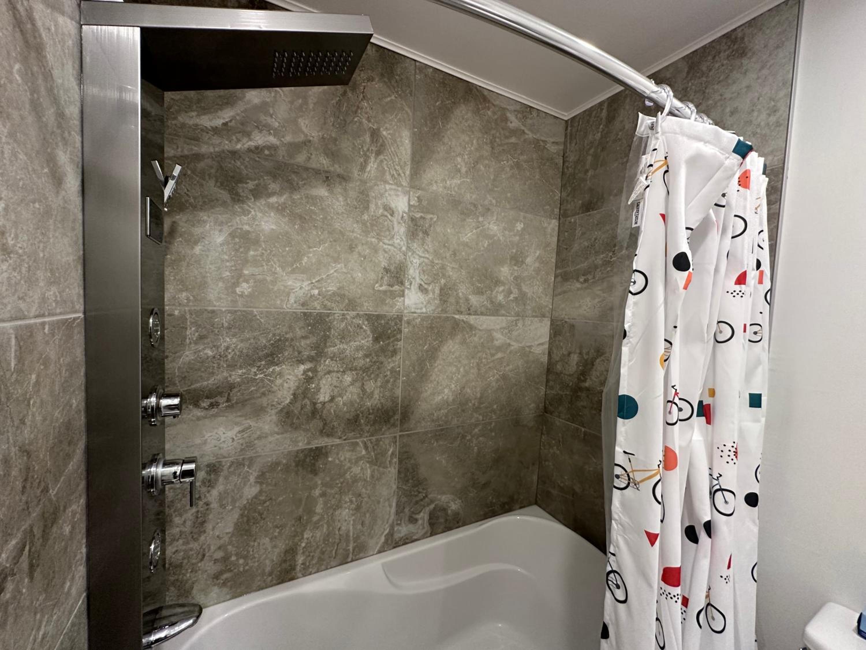 Condos Vacances MSA - incluant piscine et spas extérieurs chauffés à L'ANNÉE!!