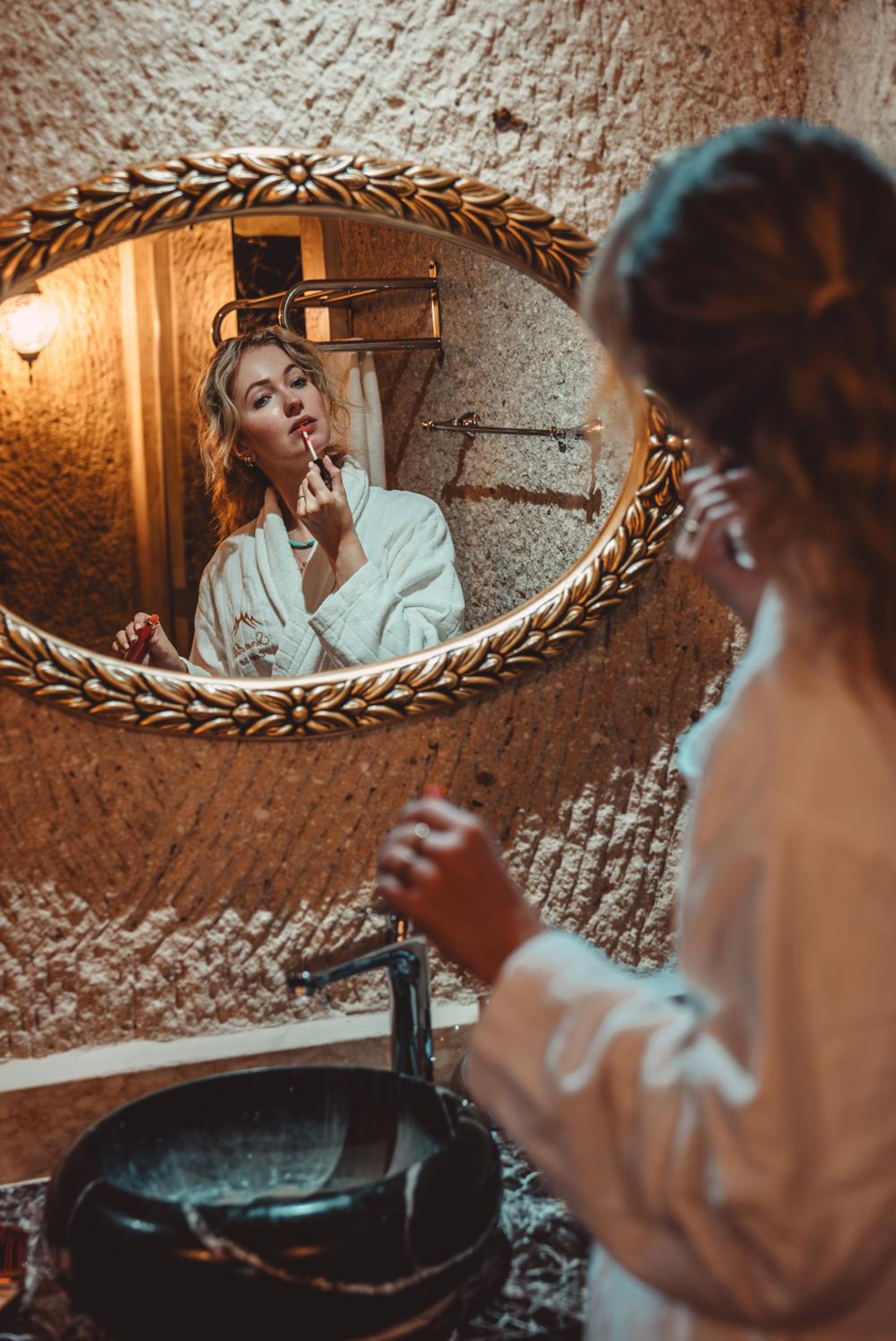 Secret Hill Cave Suites - Image 176