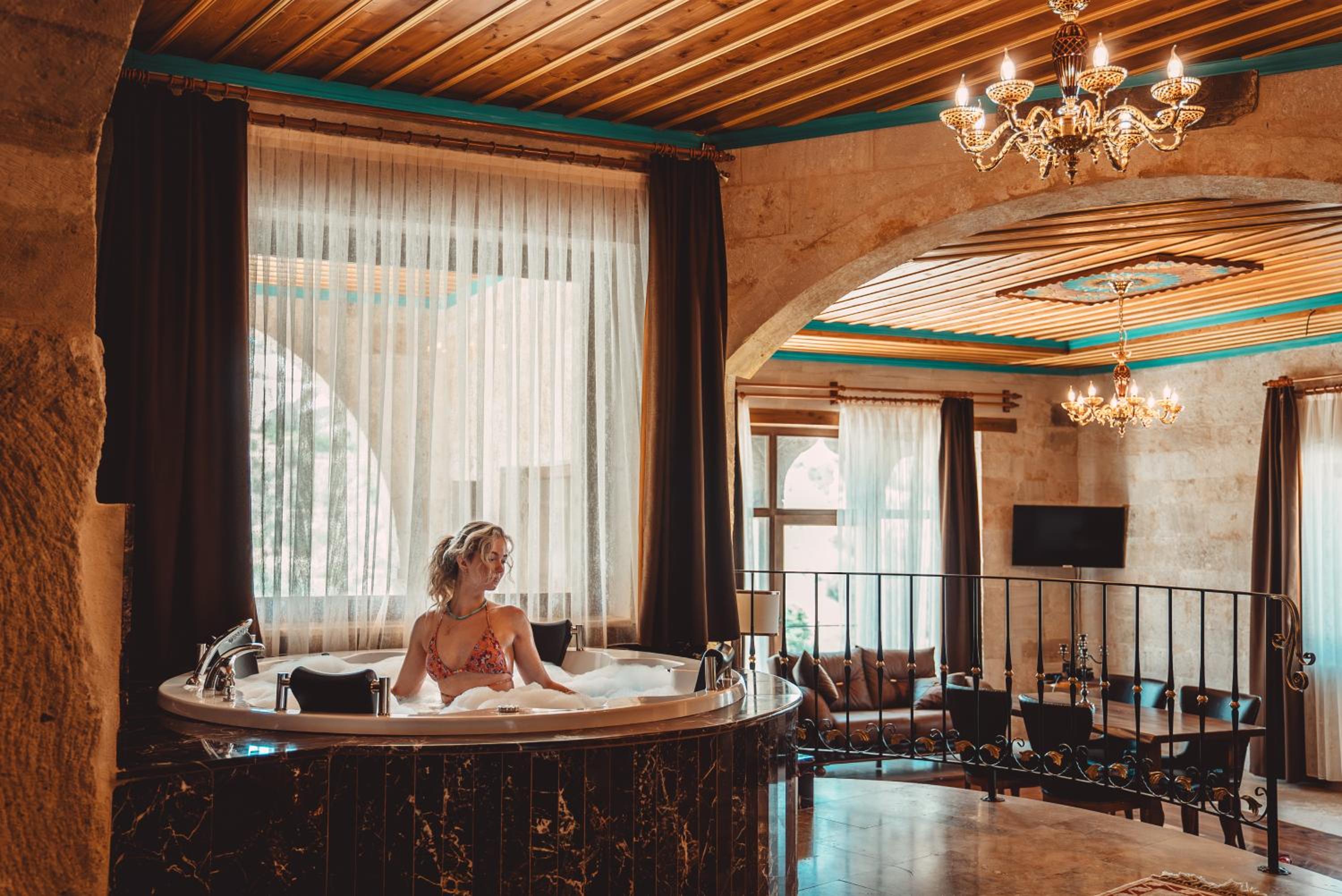 Secret Hill Cave Suites - Image 92