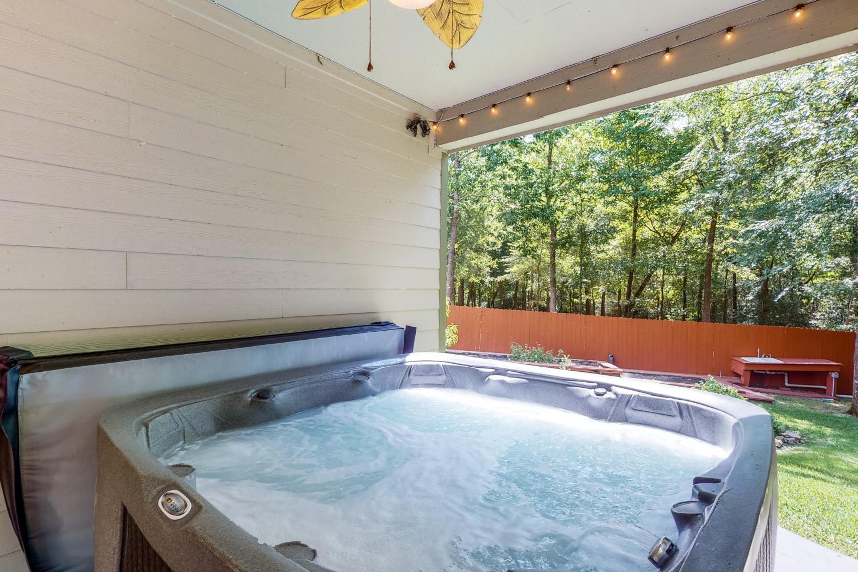 Patio Oasis with Hot Tub! Lake Livingston Estate