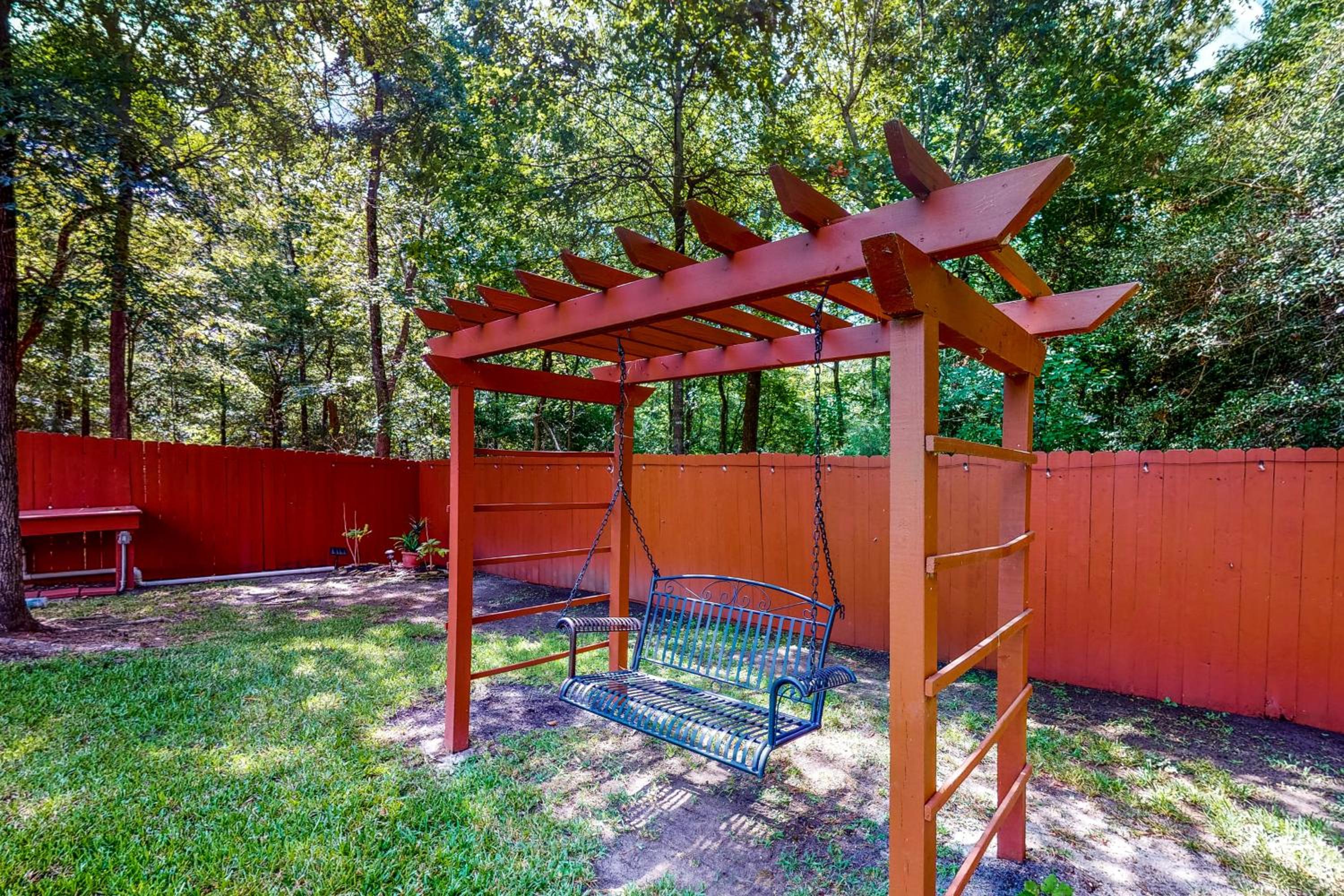 Patio Oasis with Hot Tub! Lake Livingston Estate