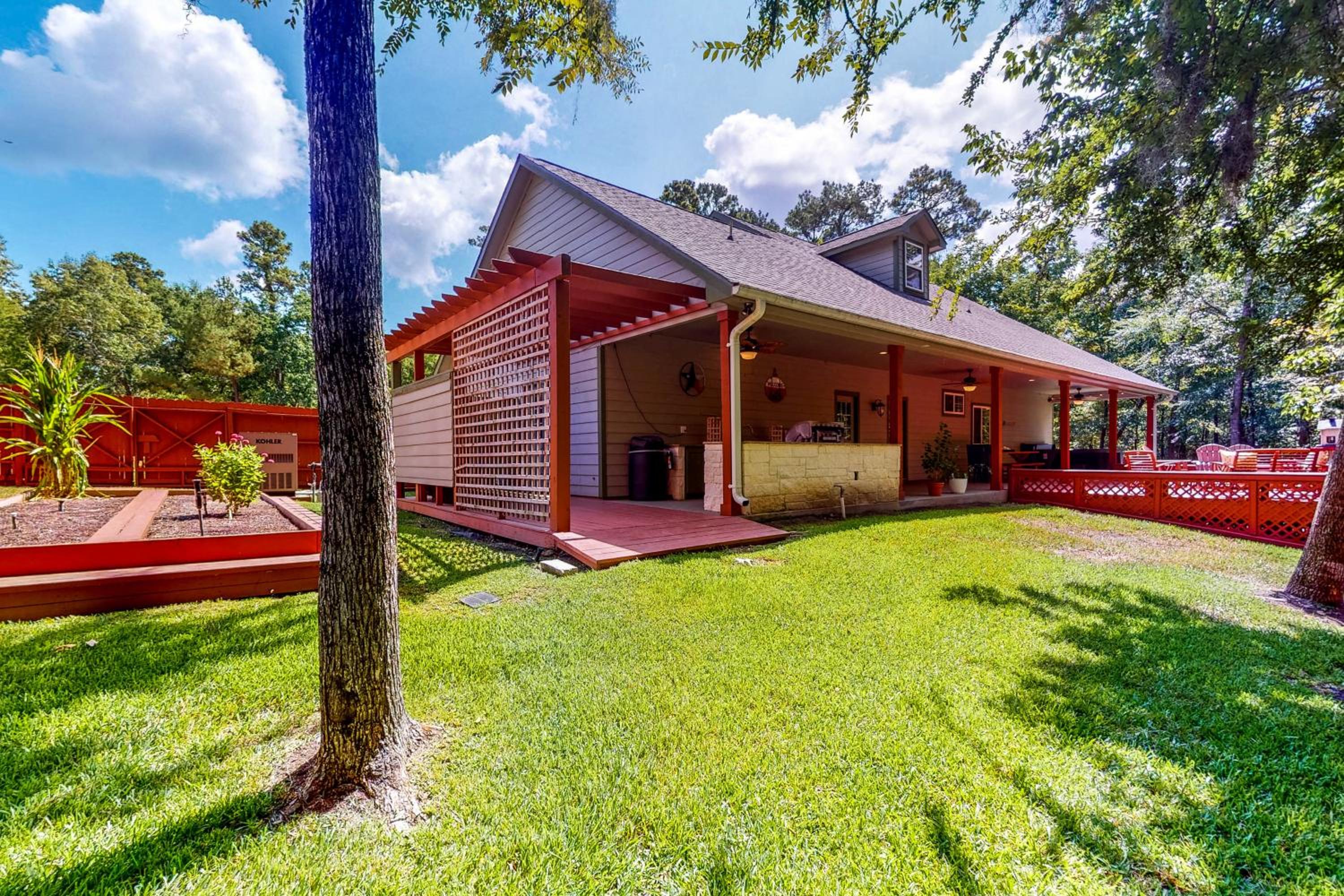 Patio Oasis with Hot Tub! Lake Livingston Estate