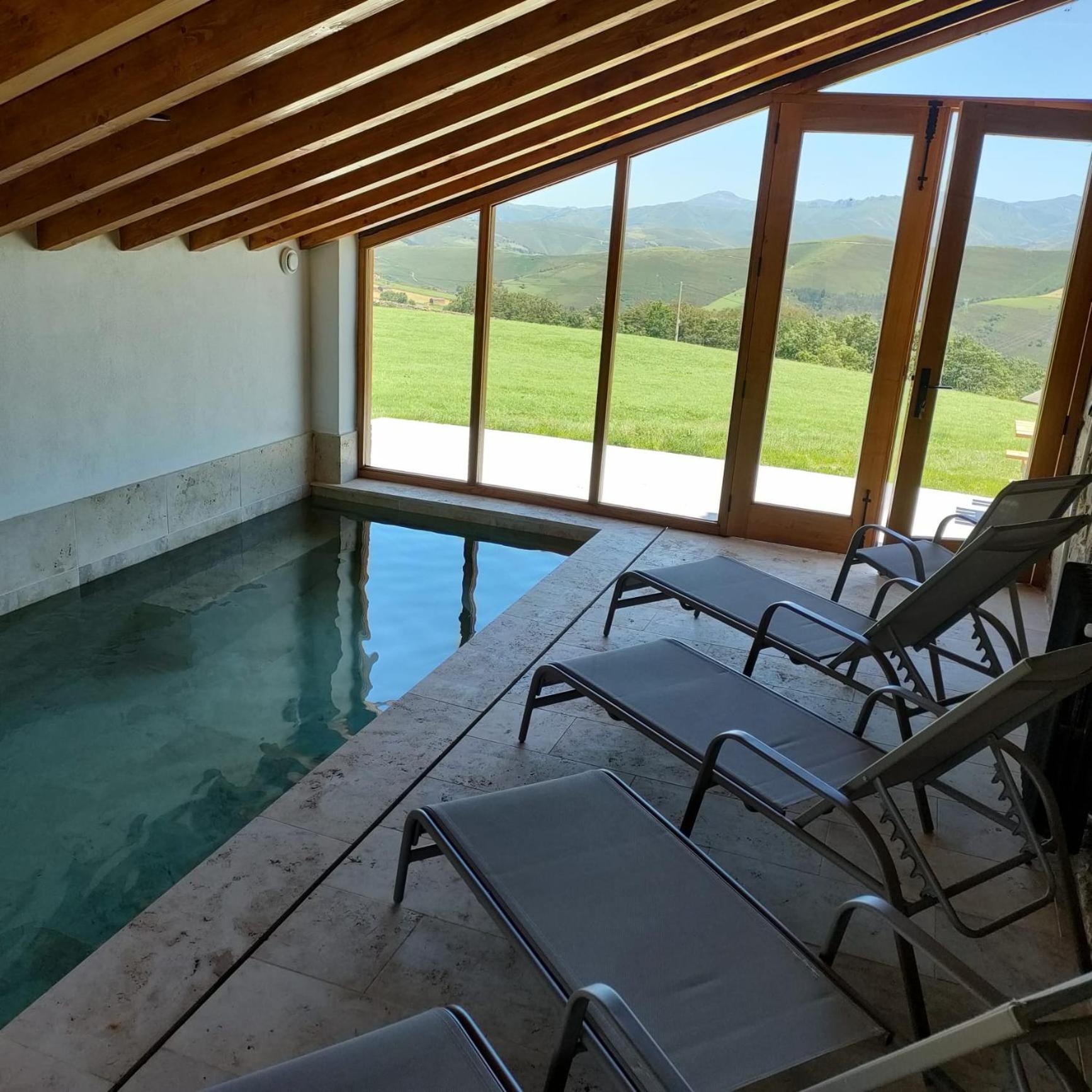 Villa Brenagudina - Cabaña Pasiega con piscina climatizada