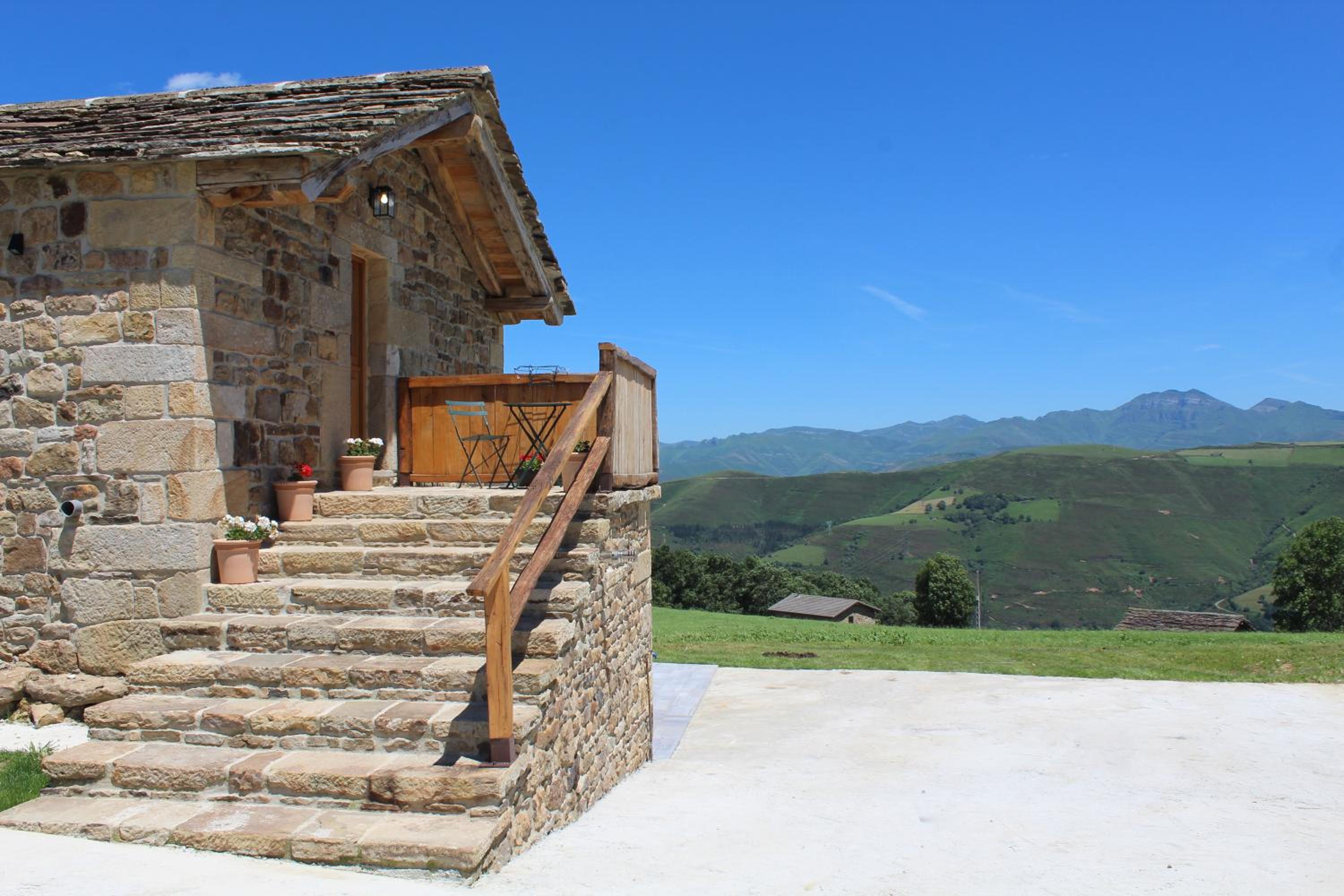 Villa Brenagudina - Cabaña Pasiega con piscina climatizada
