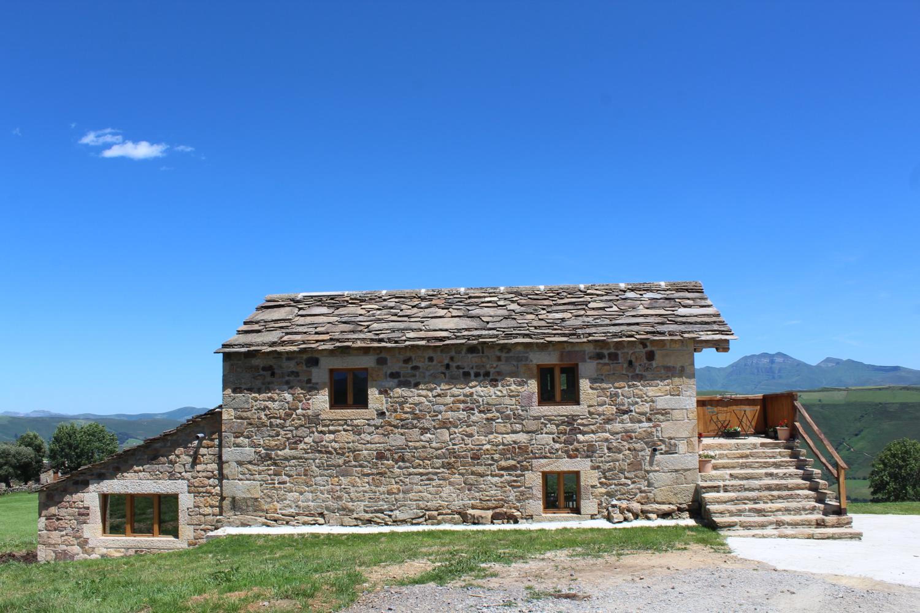 Villa Brenagudina - Cabaña Pasiega con piscina climatizada