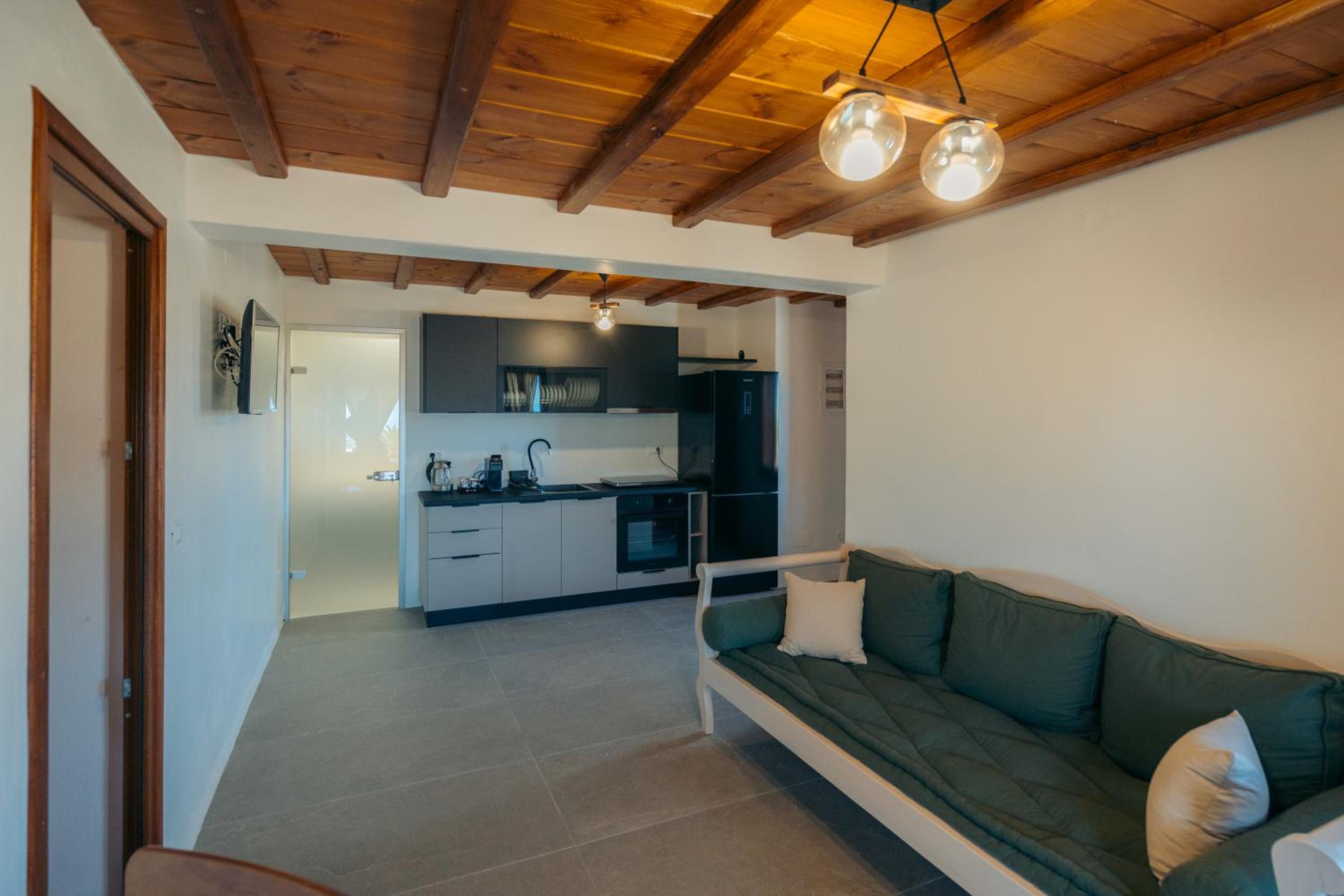 Loukia Apartments