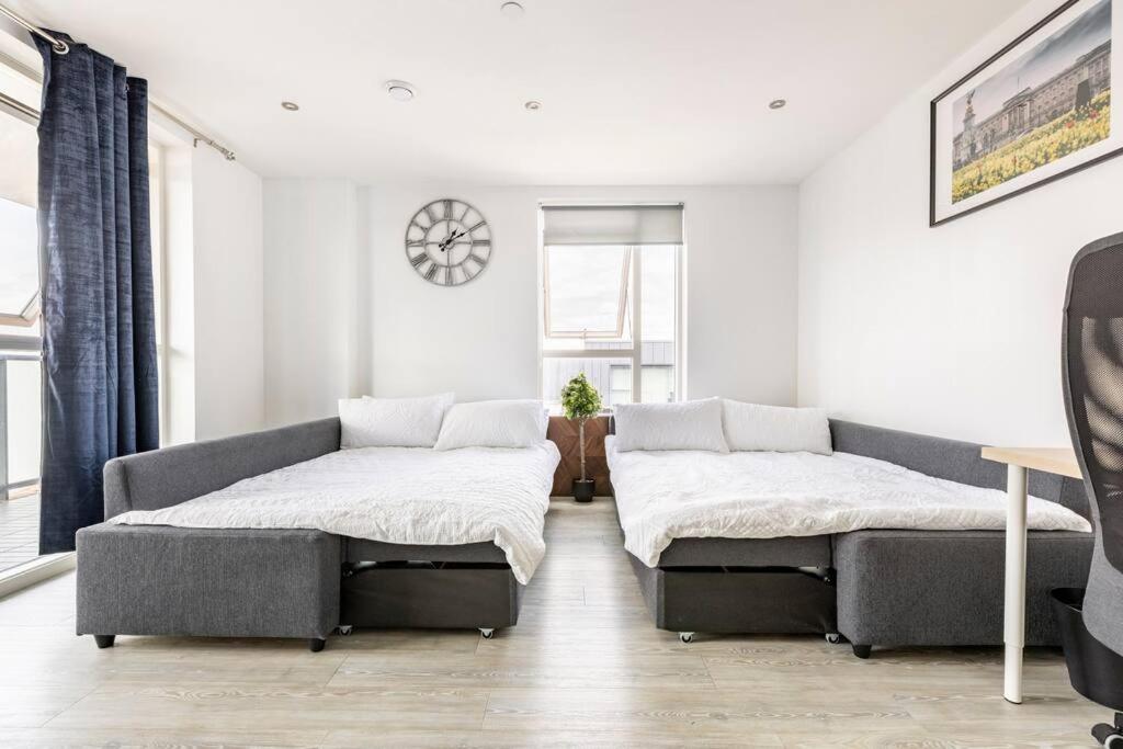 Stylish & Comfortable Top-Floor Flat in Harrow