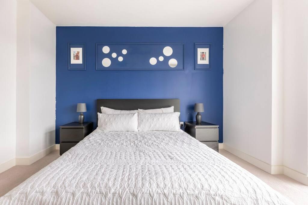 Stylish & Comfortable Top-Floor Flat in Harrow