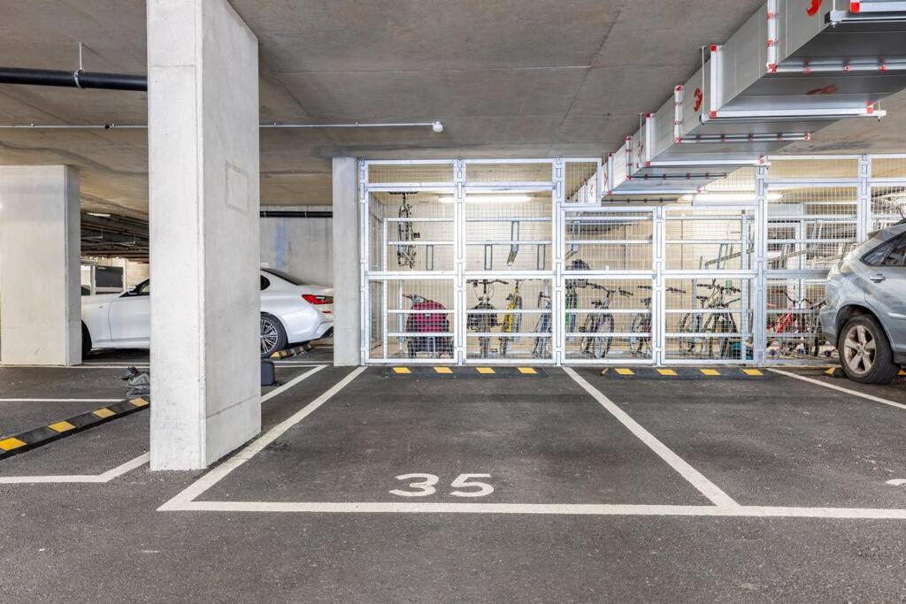 Stylish & Comfortable Top-Floor Flat in Harrow