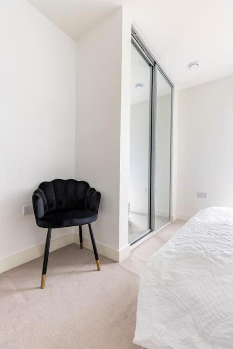 Stylish & Comfortable Top-Floor Flat in Harrow