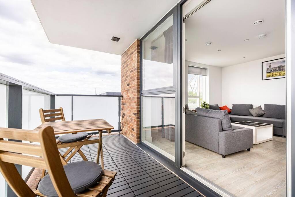 Stylish & Comfortable Top-Floor Flat in Harrow
