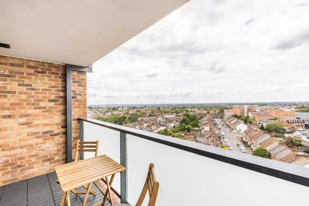 Stylish & Comfortable Top-Floor Flat in Harrow