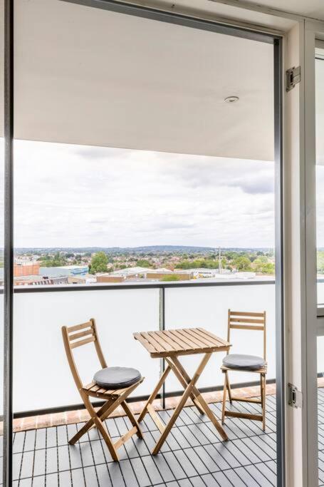 Stylish & Comfortable Top-Floor Flat in Harrow
