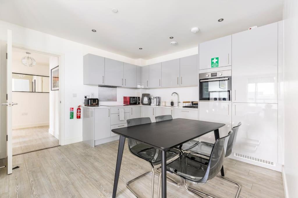 Stylish & Comfortable Top-Floor Flat in Harrow
