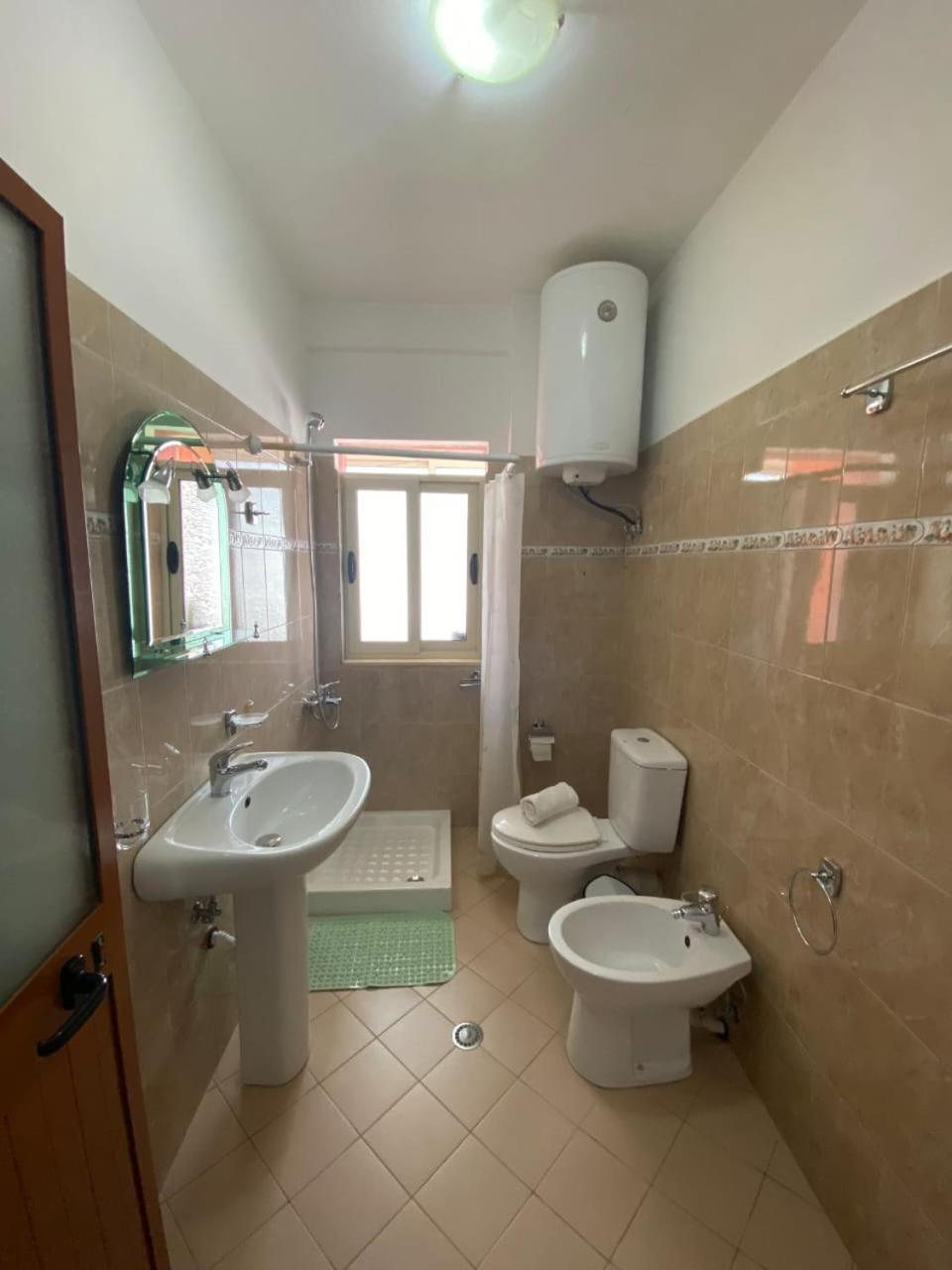 Dhimitrulla Guest-House