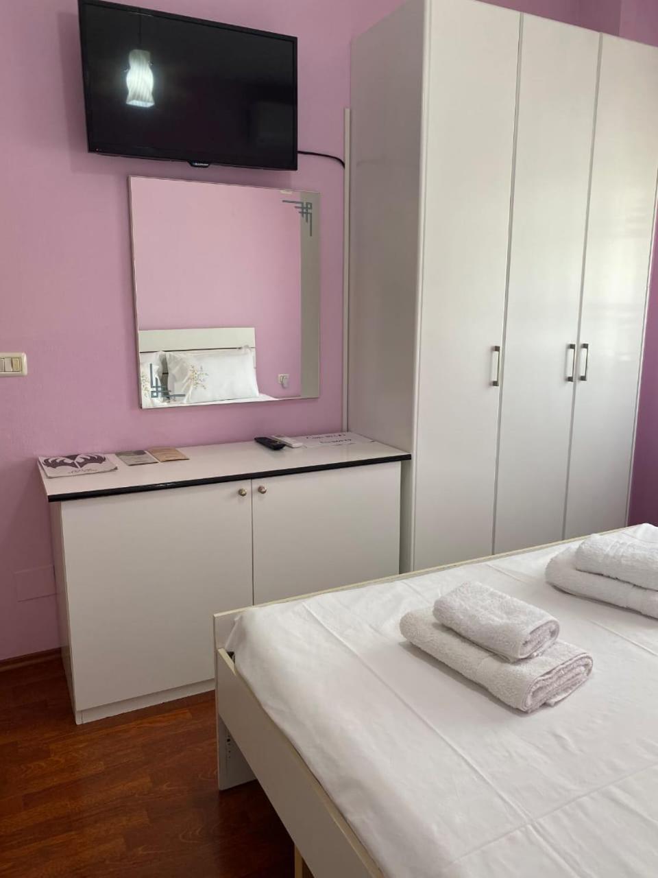 Dhimitrulla Guest-House