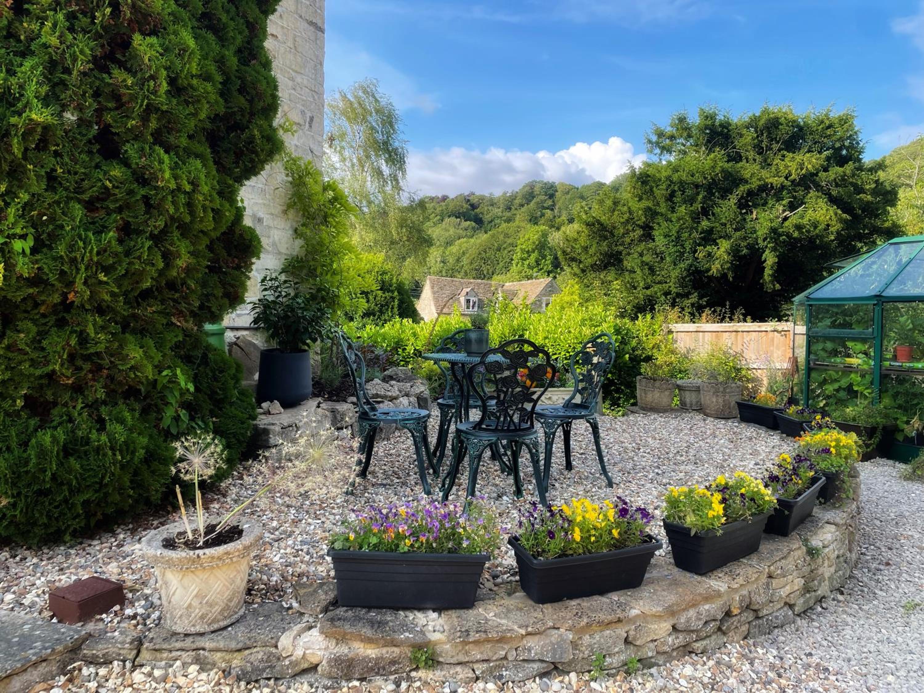 Cupcake Cottage: Quintessential Cotswold Cottage