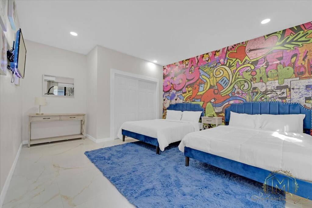 Fort Lauderdale Vacations - Game Chill Manor - Arcade - Pool - Pool table - Property Image 36