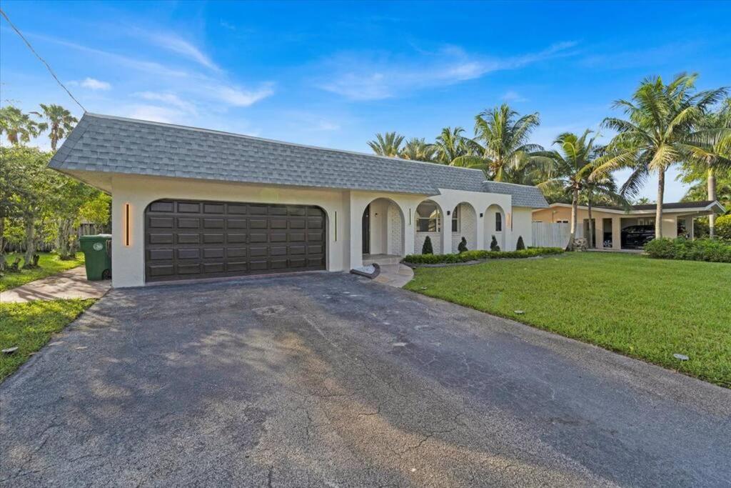 Fort Lauderdale Vacations - Game Chill Manor - Arcade - Pool - Pool table - Property Image 42