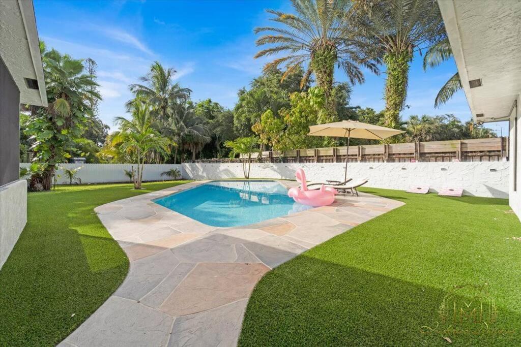 Fort Lauderdale Vacations - Game Chill Manor - Arcade - Pool - Pool table - Property Image 44