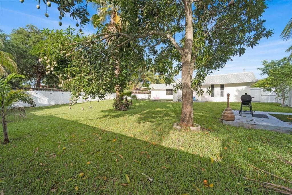 Fort Lauderdale Vacations - Game Chill Manor - Arcade - Pool - Pool table - Property Image 46