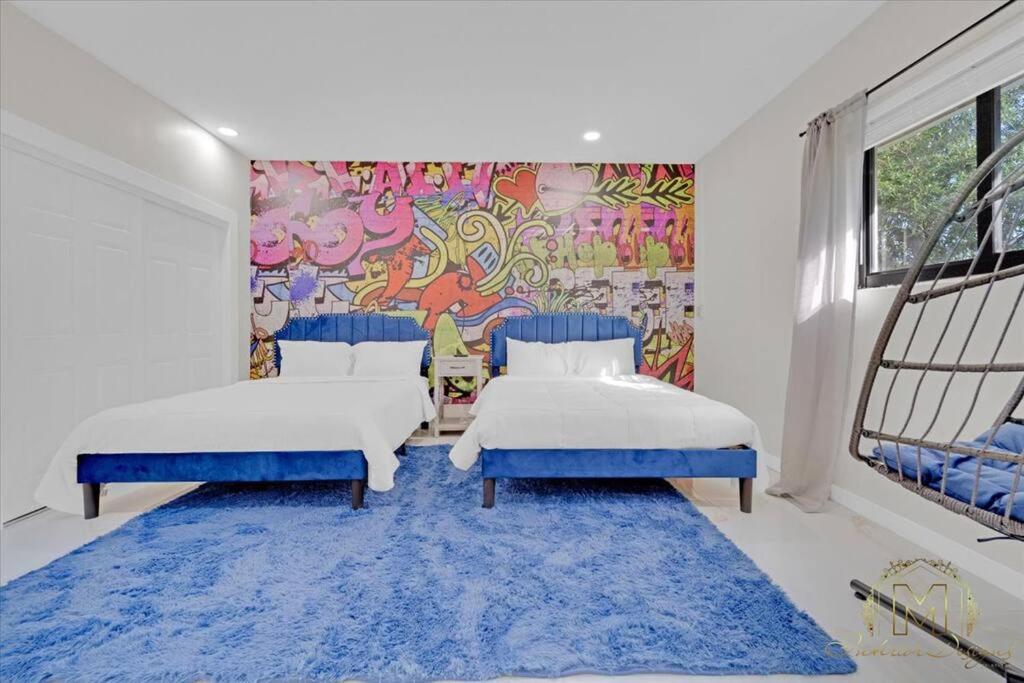 Fort Lauderdale Vacations - Game Chill Manor - Arcade - Pool - Pool table - Property Image 54