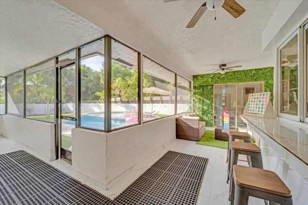 Fort Lauderdale Vacations - Game Chill Manor - Arcade - Pool - Pool table - Property Image 8