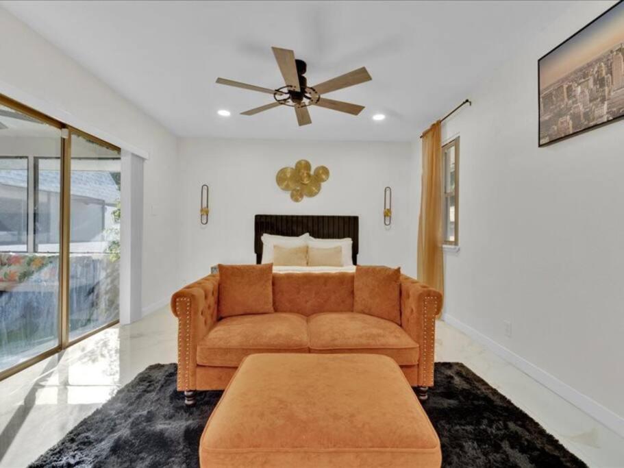 Fort Lauderdale Vacations - Game Chill Manor - Arcade - Pool - Pool table - Property Image 3