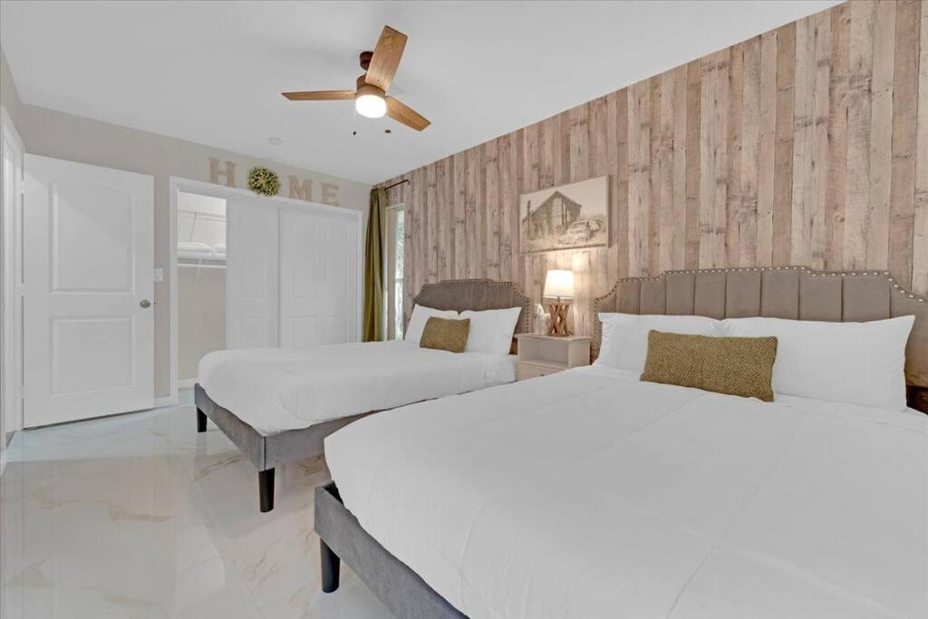 Fort Lauderdale Vacations - Game Chill Manor - Arcade - Pool - Pool table - Property Image 20