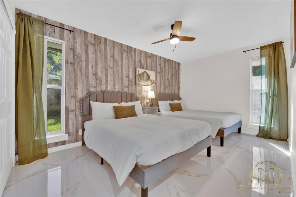 Fort Lauderdale Vacations - Game Chill Manor - Arcade - Pool - Pool table - Property Image 22