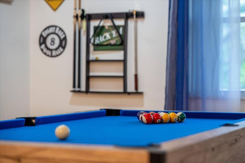 Fort Lauderdale Vacations - Game Chill Manor - Arcade - Pool - Pool table - Property Image 33