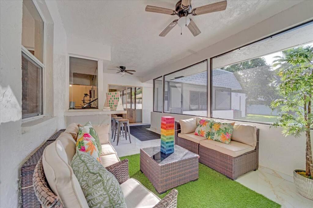 Fort Lauderdale Vacations - Game Chill Manor - Arcade - Pool - Pool table - Property Image 26
