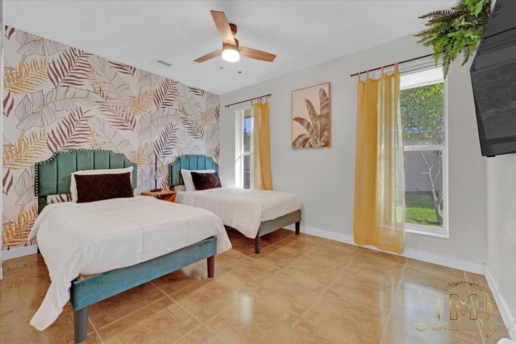 Fort Lauderdale Vacations - Game Chill Manor - Arcade - Pool - Pool table - Property Image 28