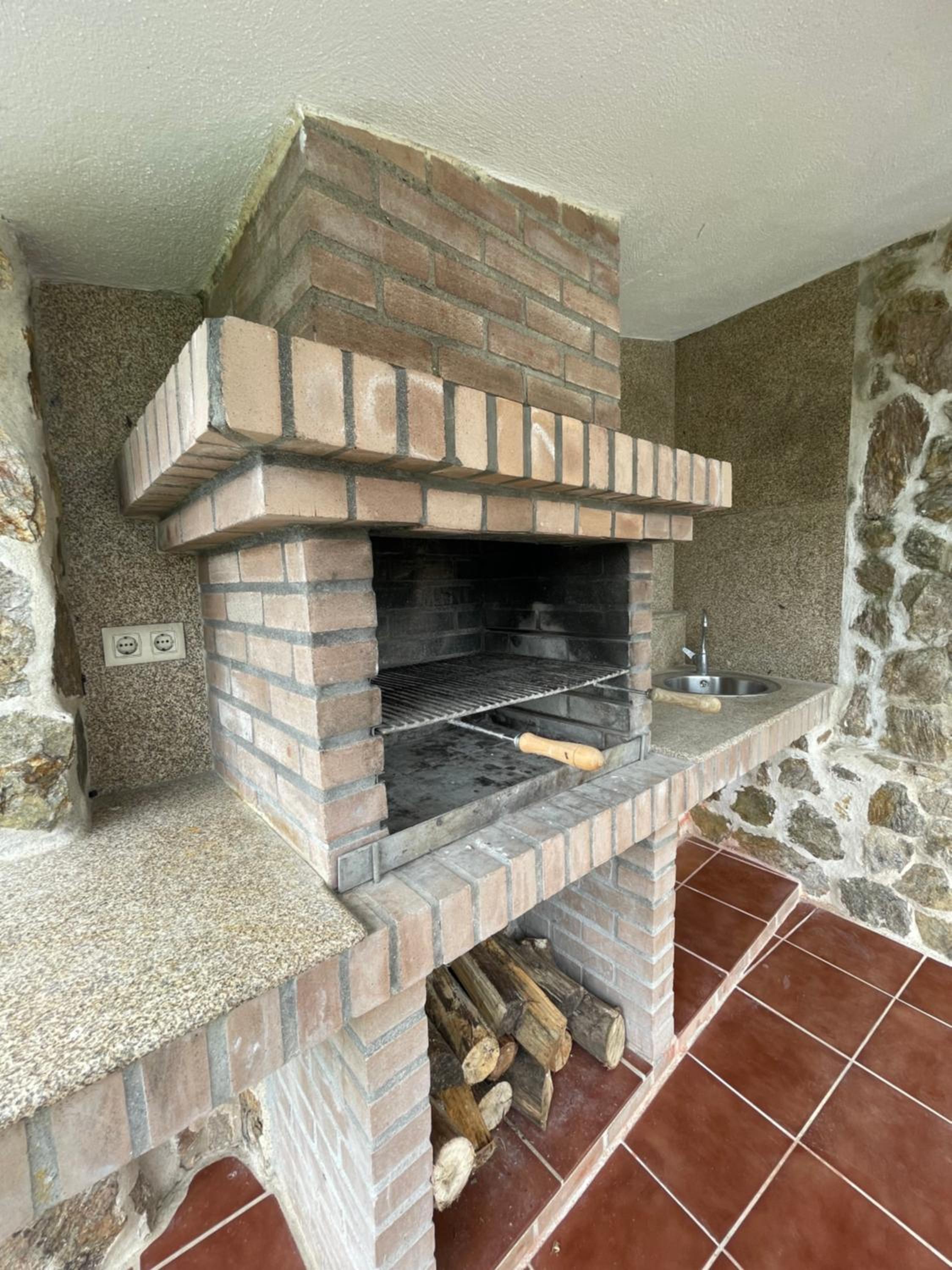LA CASA DE DORA EN LA ESCUSA view 4