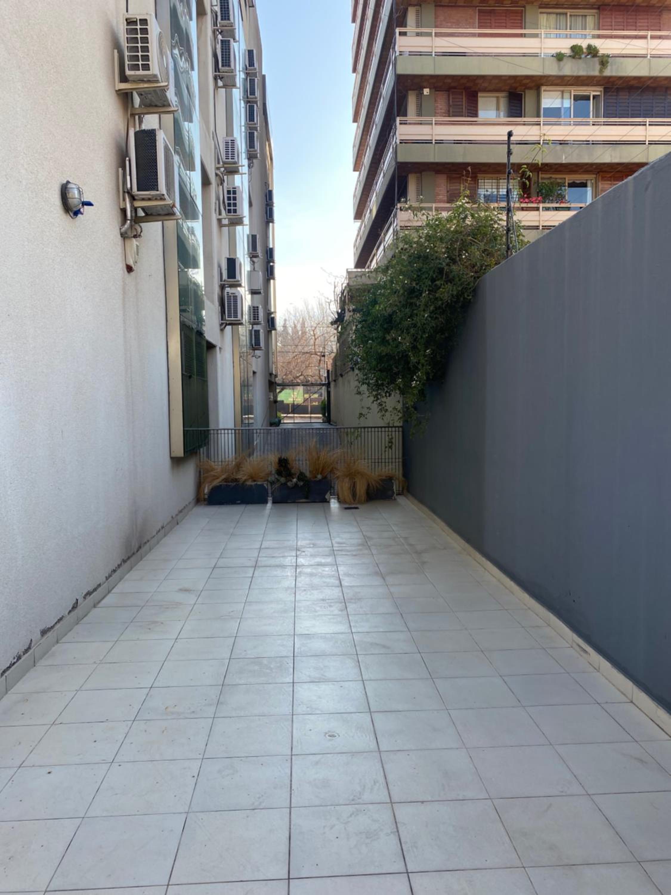 Exclusivo en PB patio, cochera, equipado,