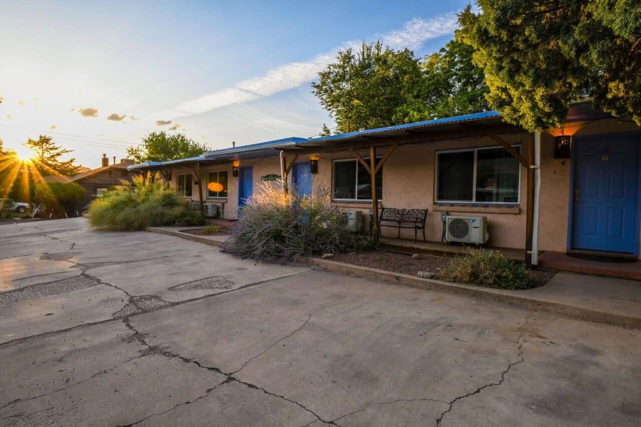 Hotel Cozy Adventure Pad Near Downtown - Rose Tree 2