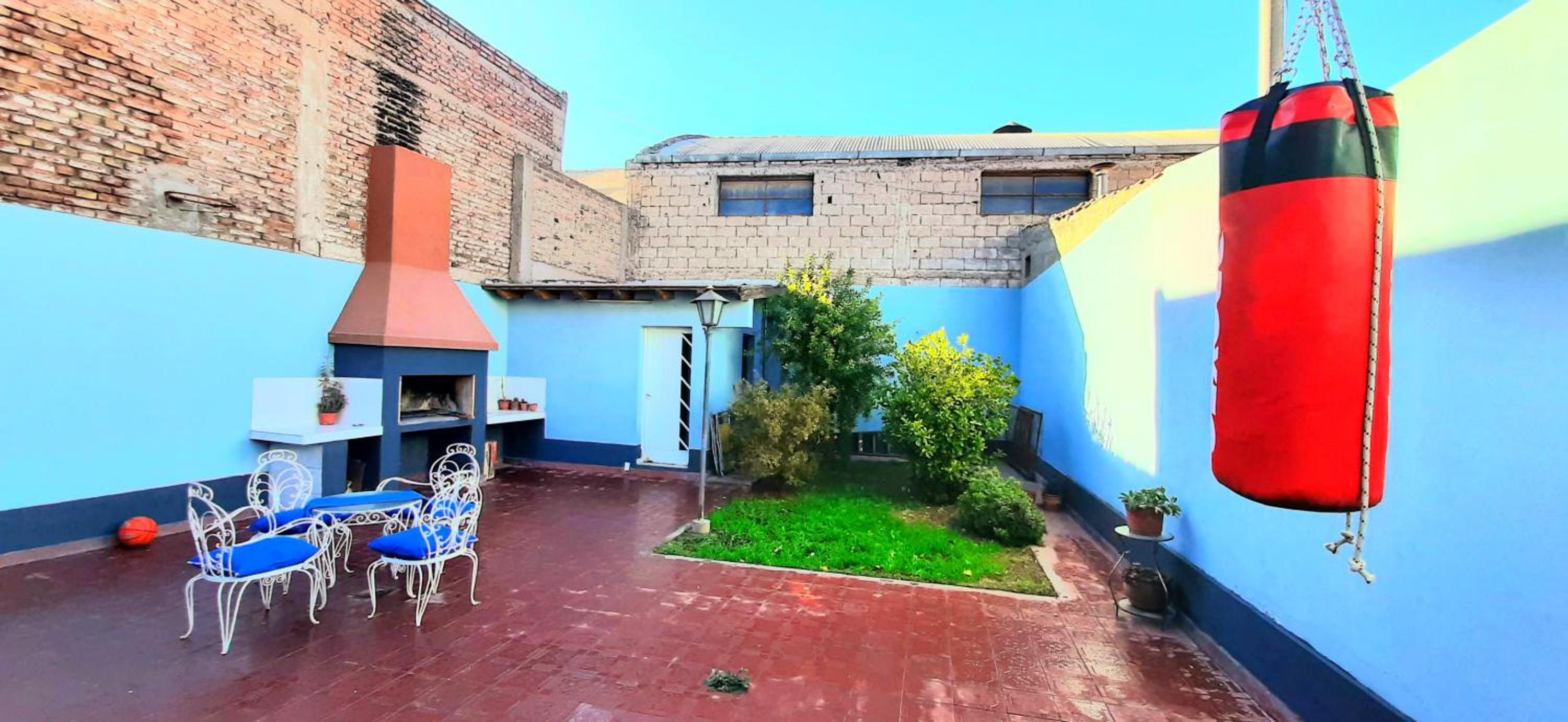 Casa Ideal en Mendoza Centro, Autocheckin, Patio con Parrilla y Parking privado Gratis a 100 mts