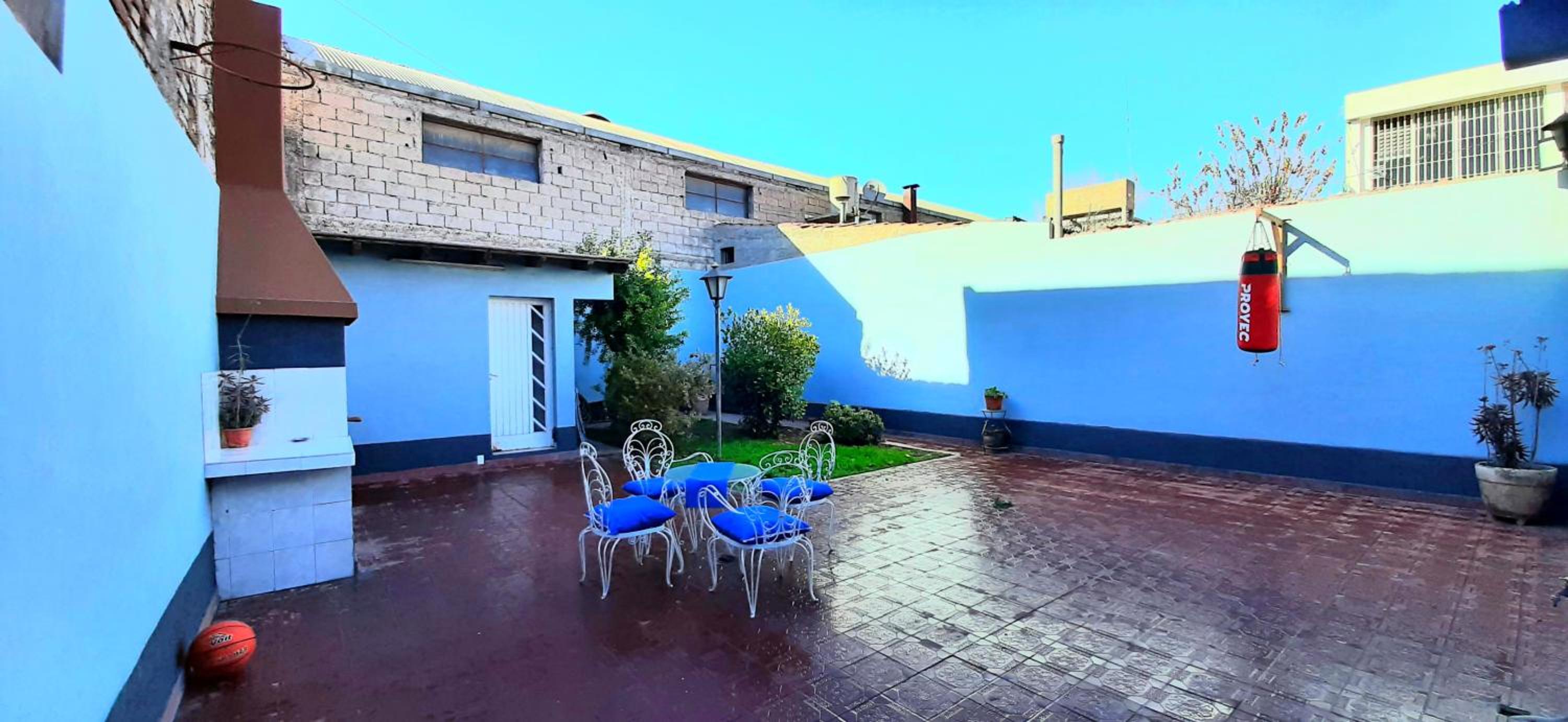 Casa Ideal en Mendoza Centro, Autocheckin, Patio con Parrilla y Parking privado Gratis a 100 mts
