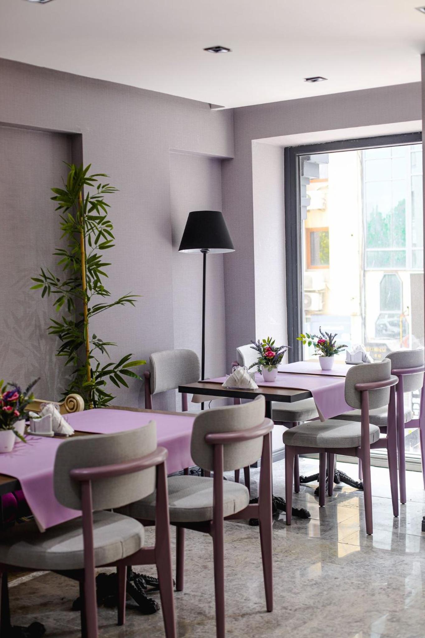 THE ROYALS HOTEL - Image 32