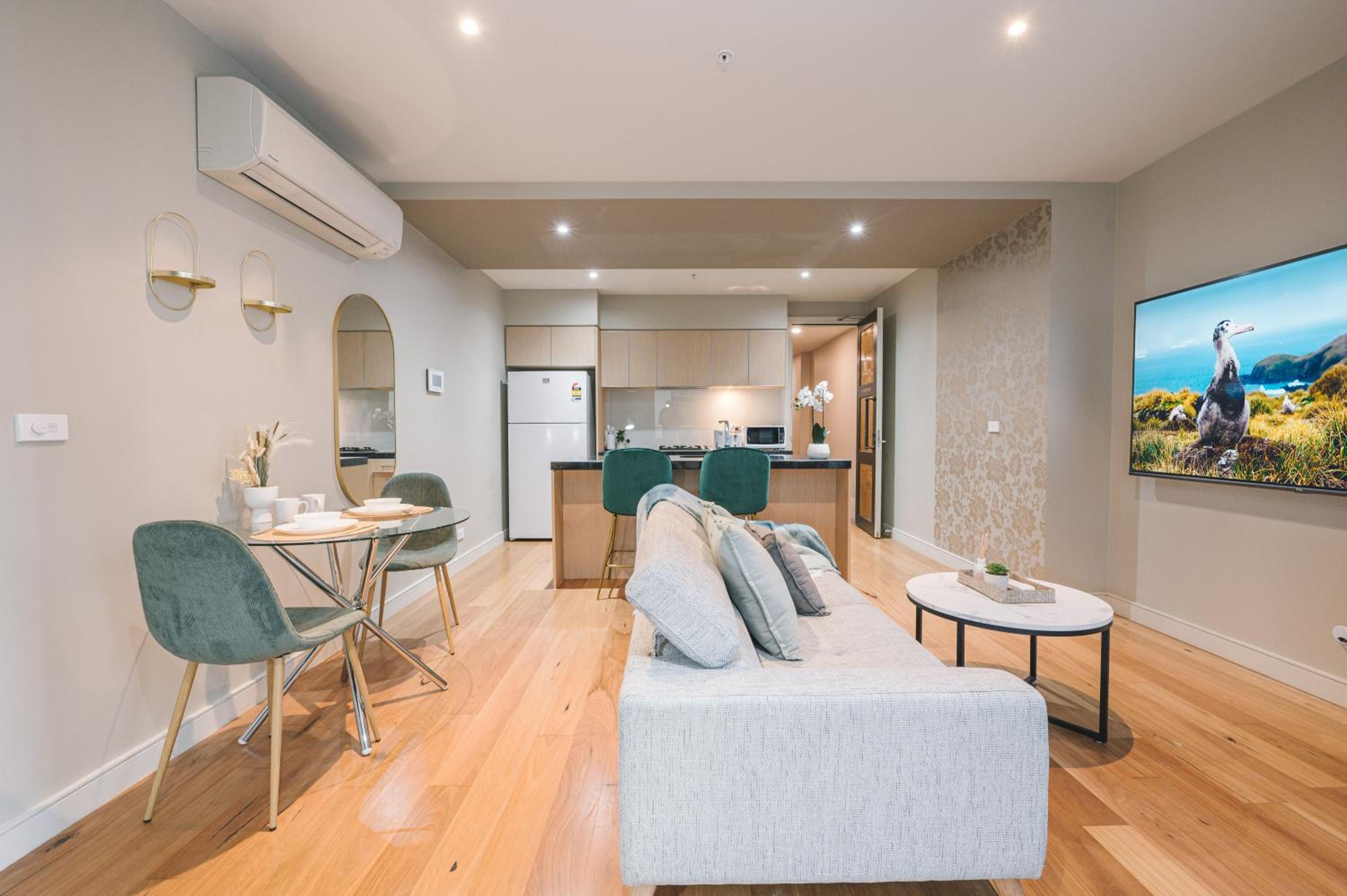 Molly's Little Apartments