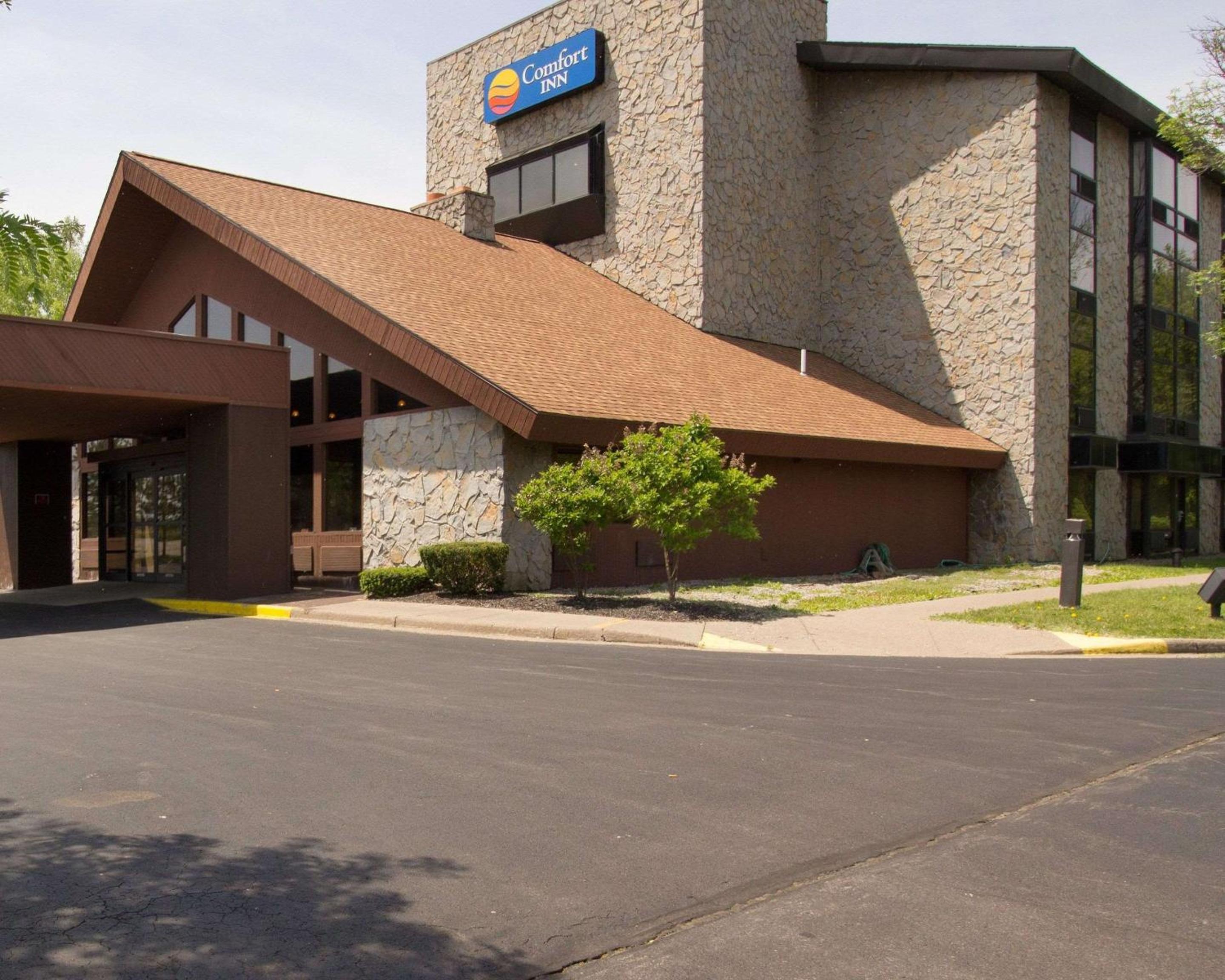 Hotel Comfort Inn & Suites Syracuse-Carrier Circle - Image 1