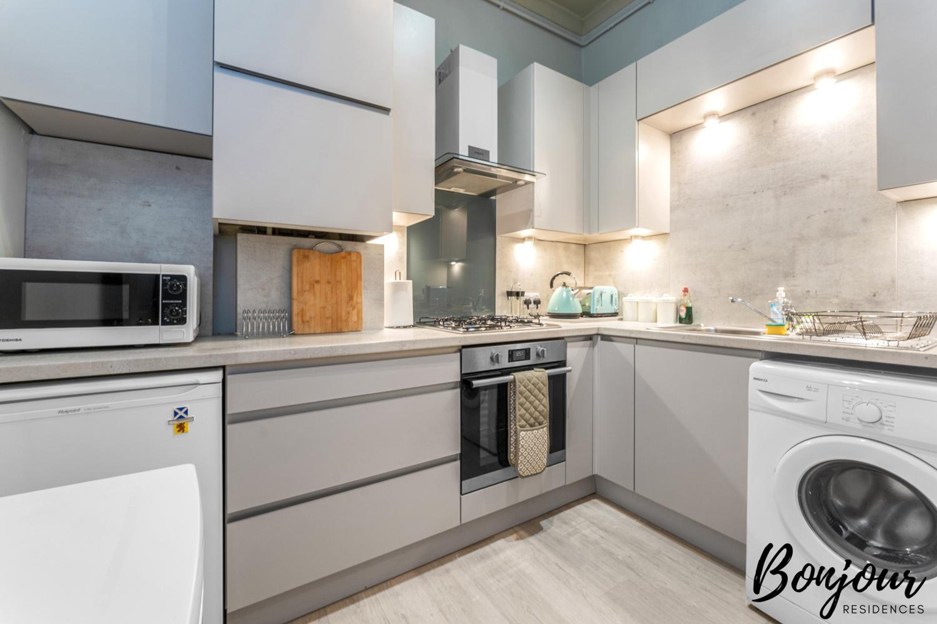 Central, Cozy 2BR-1BA in Haymarket by Bonjour Residences Edinburgh view 5