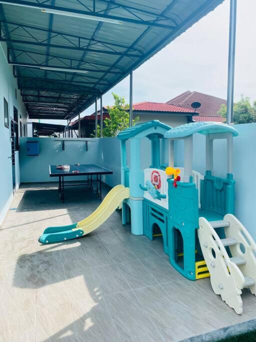 NS Vacation Home Muar with Kids Friendly Pool