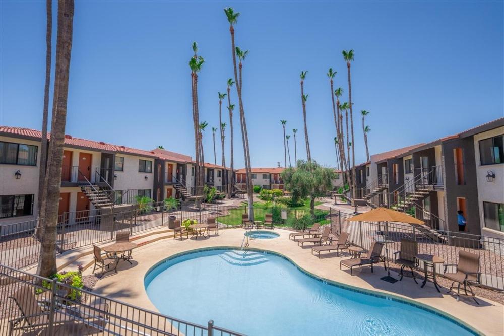 233 Fully Furnished 1BR Suite-Outdoor Pool view 5