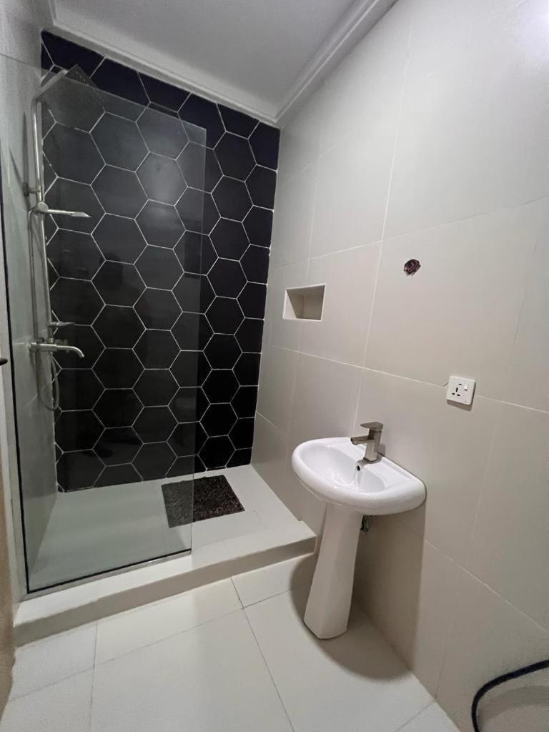 The kingsland Apartments view 5