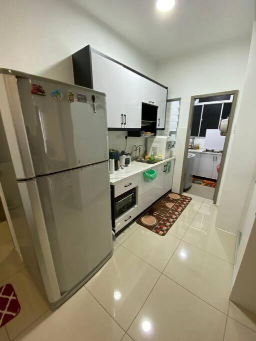 Condo with pool-Muslim friendly