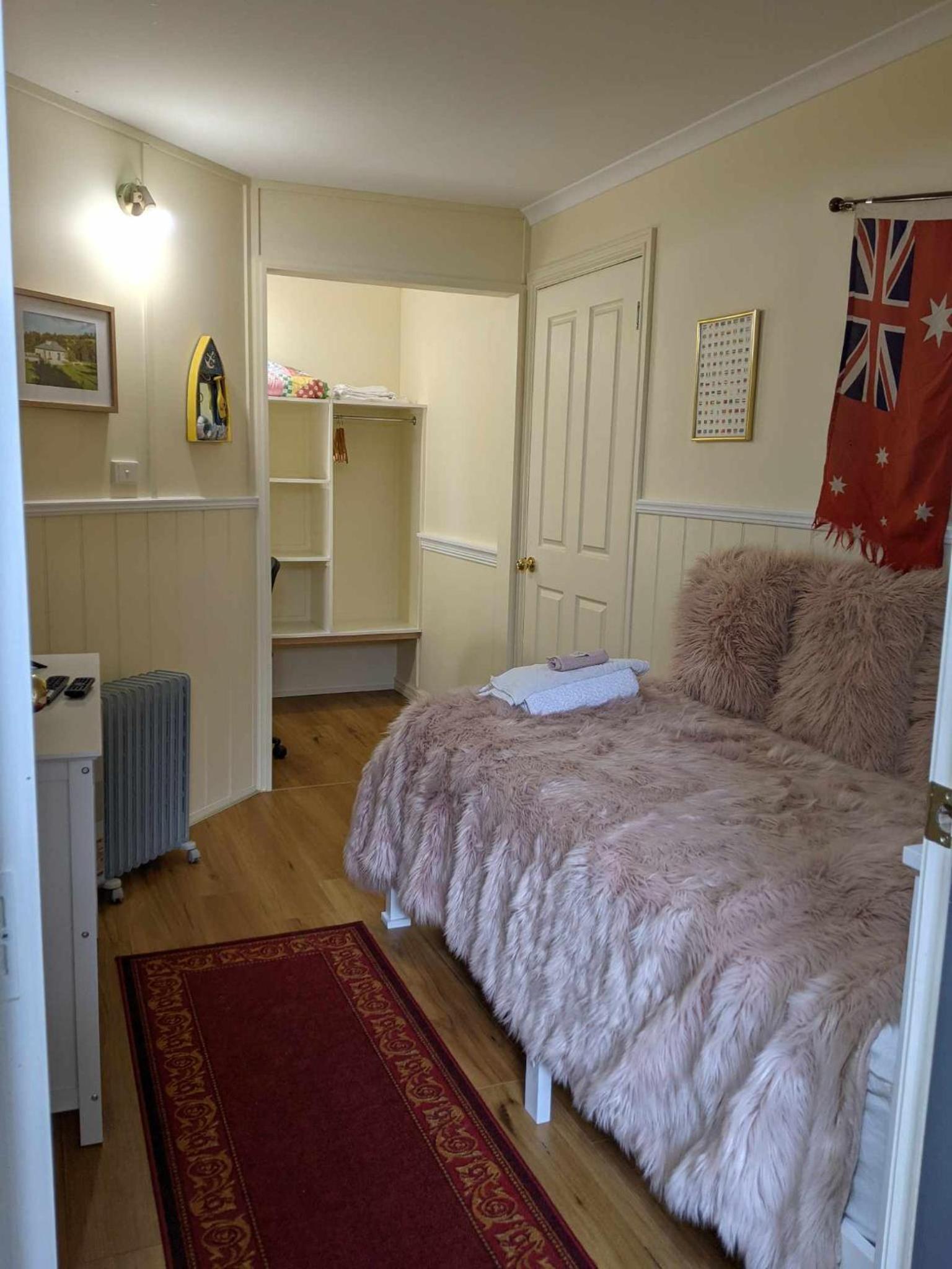 West Hobart self contained 1 bedroom studio walk to town