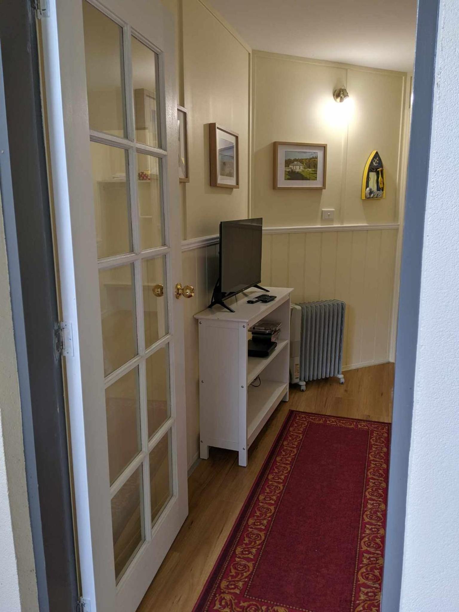 West Hobart self contained 1 bedroom studio walk to town